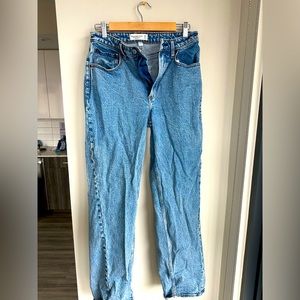 ABERCOMBIE- 90’s Relaxed High Rise Jean- Curve Love